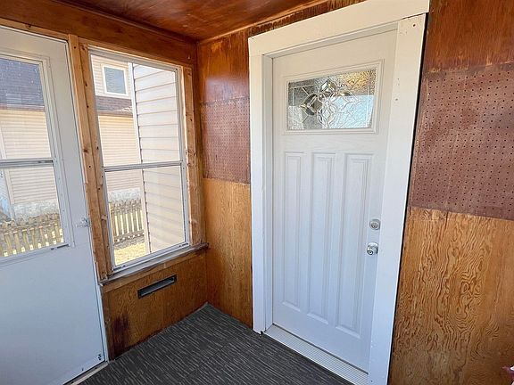2nd image of 529 19th St SE