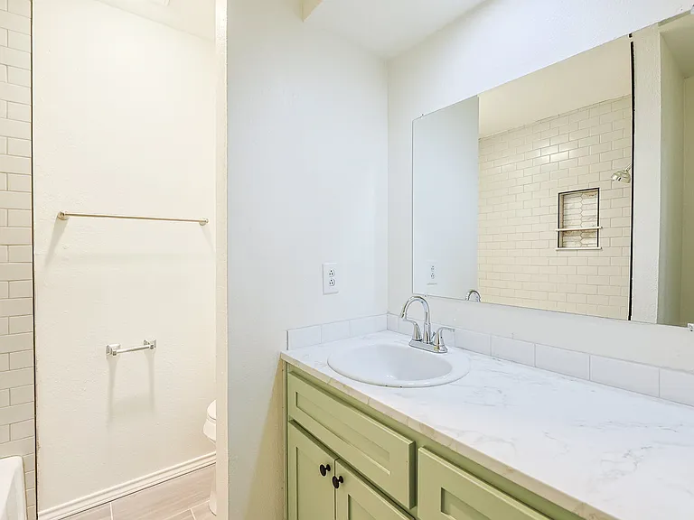 8308 Albany Ave — Photo 47