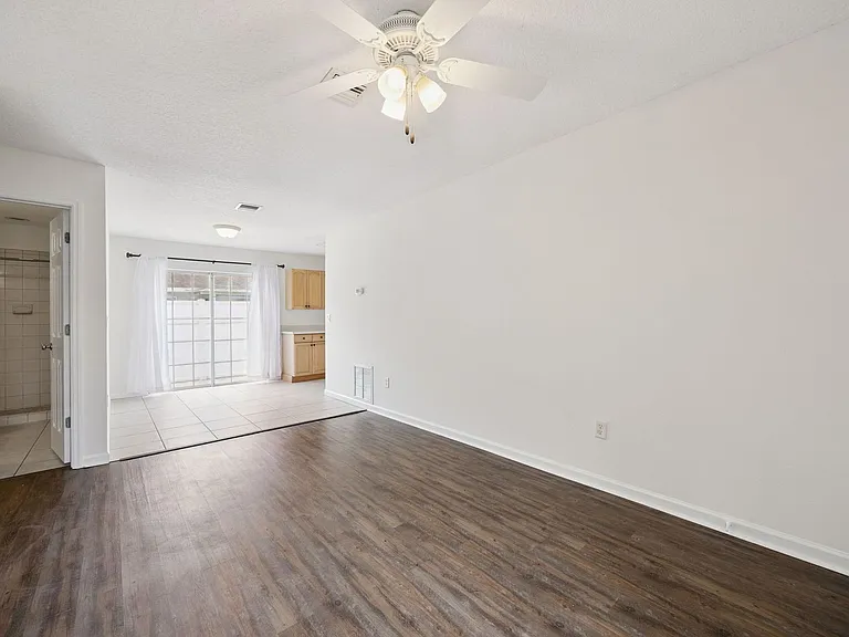 1105 N Rockingham Ave — Photo 10