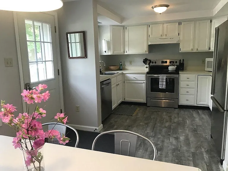 126 East St #B — Photo 3