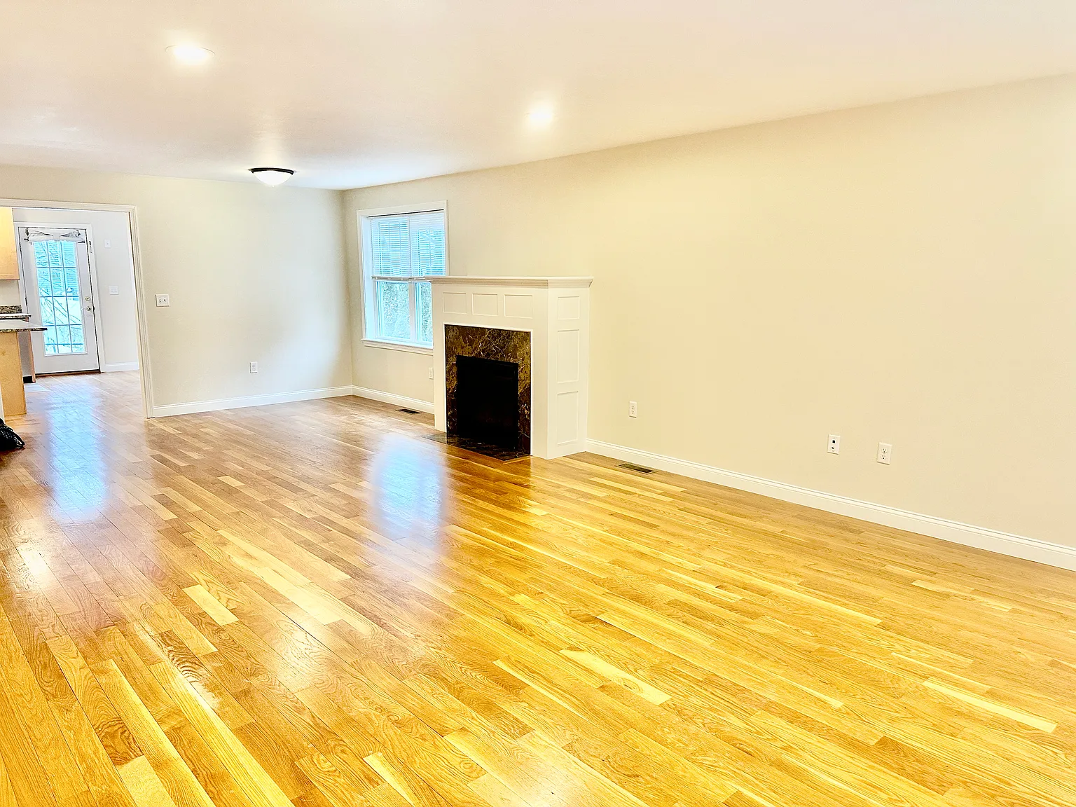 3 bed, 2.5 bath, 1600 sqft, $5,300 — Photo 1