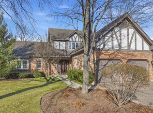 26 Lake Ridge Club Dr, Burr Ridge, IL 60527