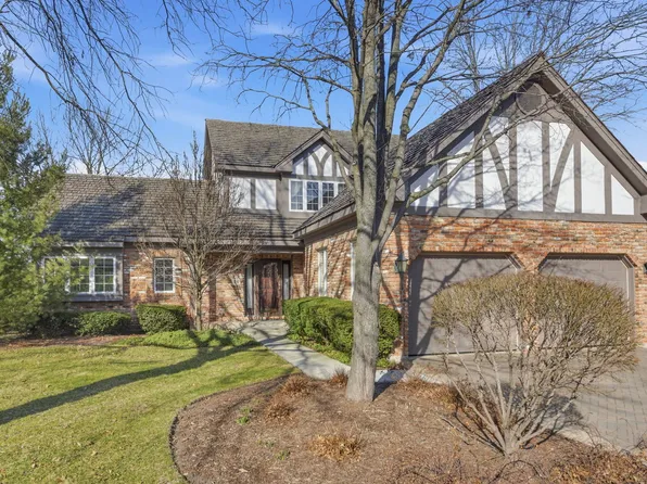 26 Lake Ridge Club Dr, Burr Ridge, IL 60527