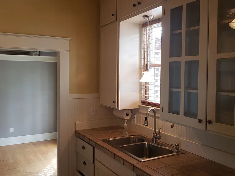 2104 N Fir St — Photo 3