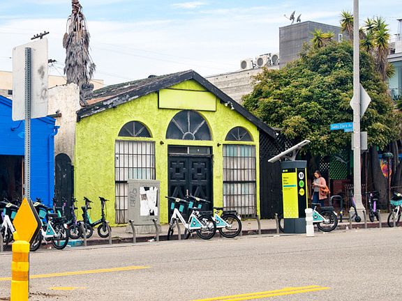 3rd image of 1216 Abbot Kinney Blvd