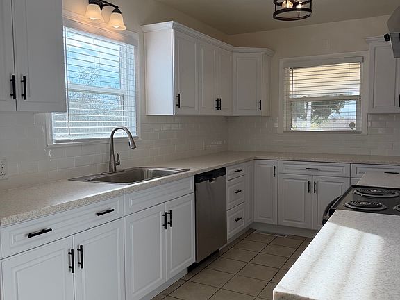 Kitchen - Fully Remodeled