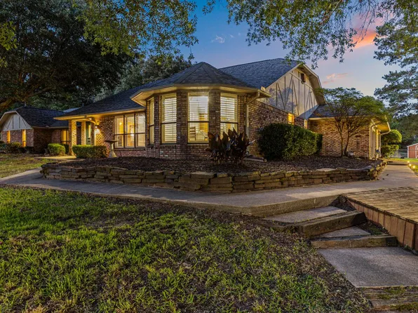 307 Smith St, Naples, TX 75568