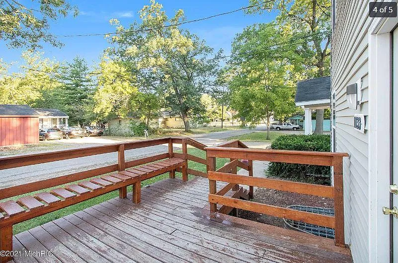 1133 Kimbark Ave — Photo 2