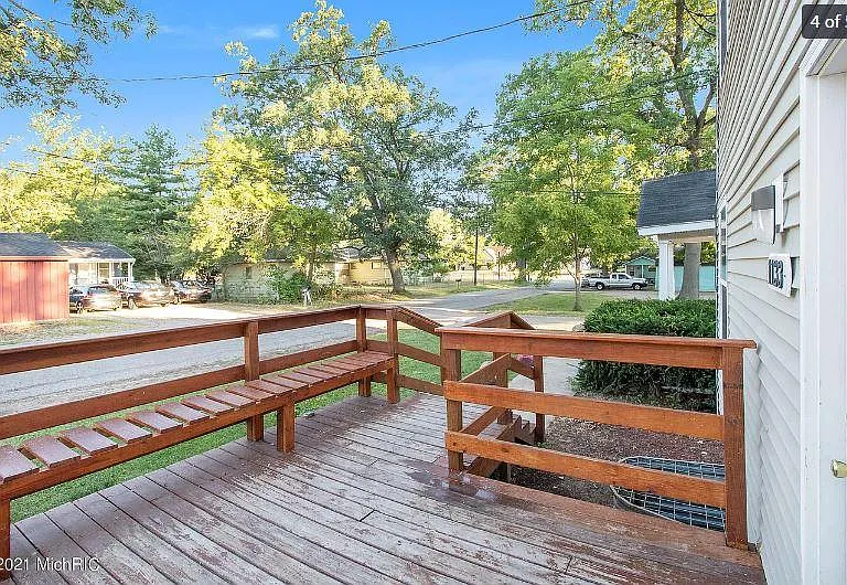 1133 Kimbark Ave — Photo 2