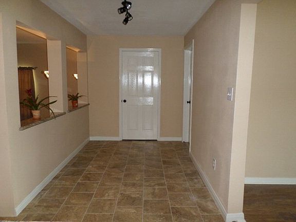 4th image of 711 E Rosebud Ave