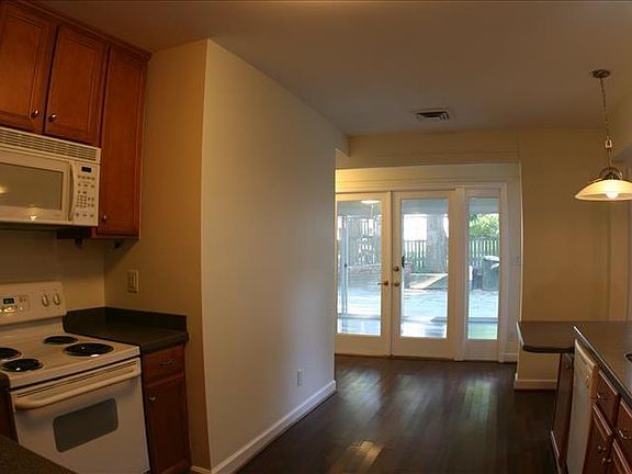 5th image of 2405 Hawthorne St