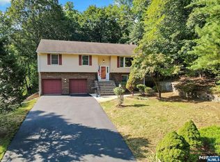 112 Moffatt Rd, Mahwah, NJ 07430