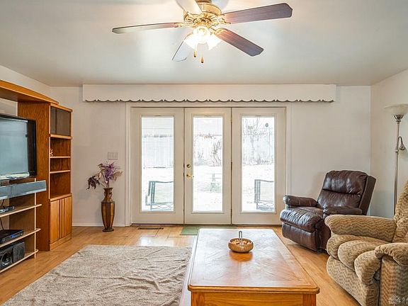 2nd image of 5965 Chatsworth Dr