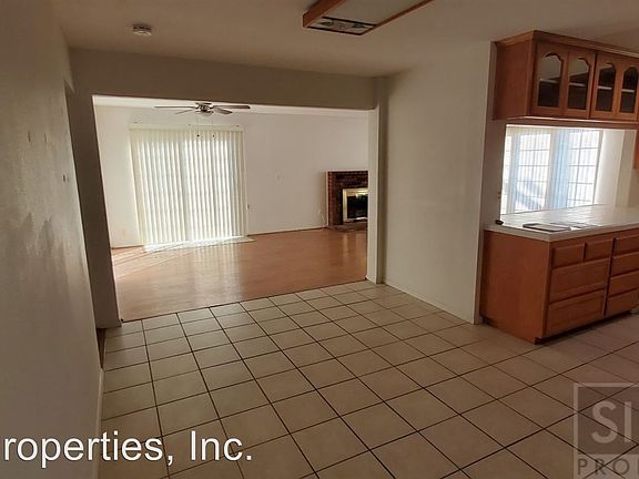 4th image of 3920 Crestmont Dr