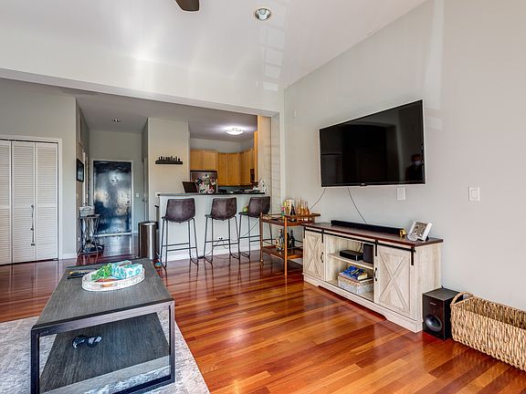 4th image of 1616 N Western Ave APT 3B