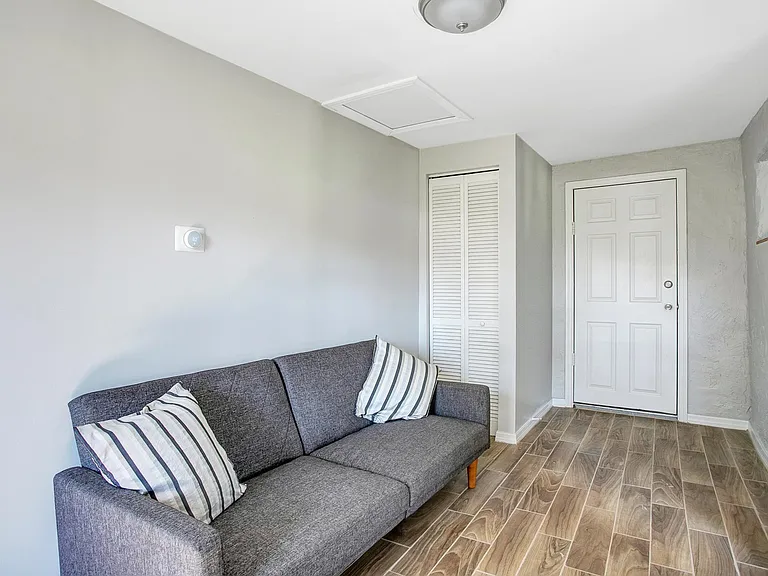 1010 W Grace St — Photo 11