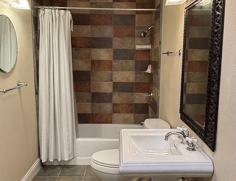 Downstairs full bathroom