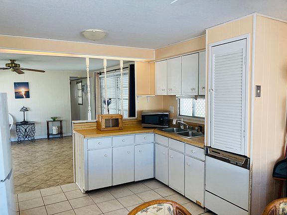 3rd image of 190 Arbor Ln