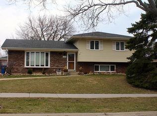 136 Lewis Ct, Schaumburg, IL 60193