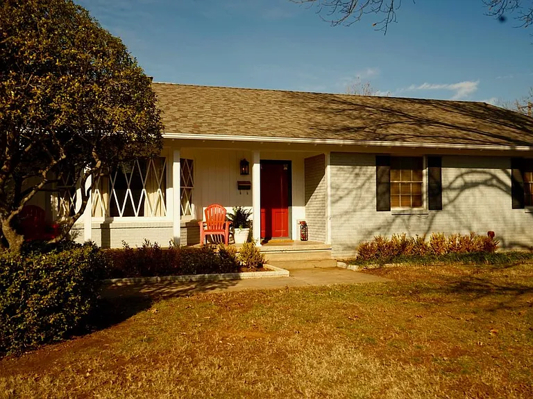 1223 W Wilshire Blvd — Photo 1