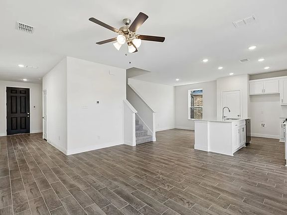 5th image of 1013 Portina Dr