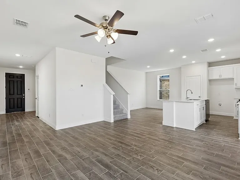 1013 Portina Dr — Photo 5
