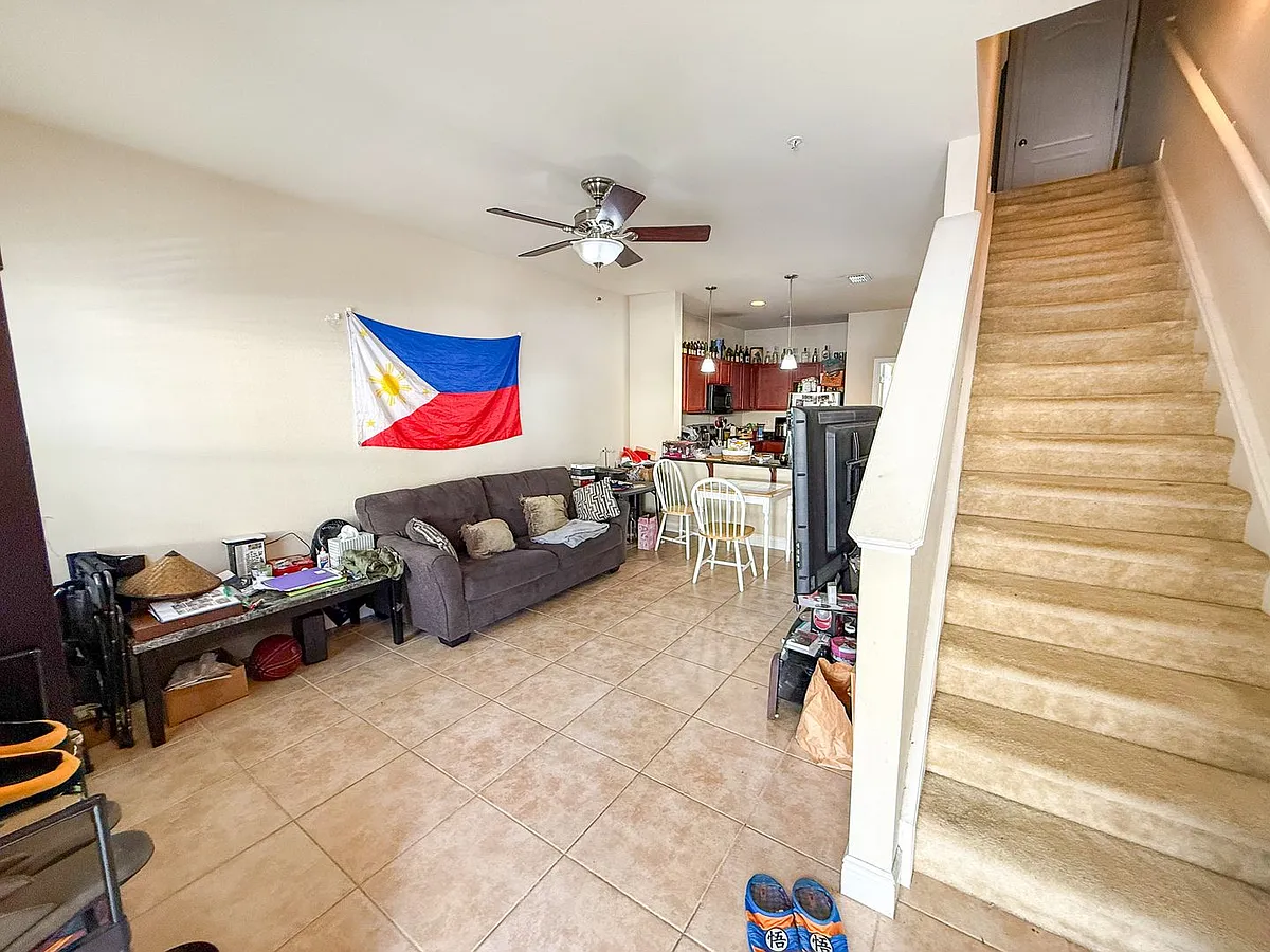 Building Photo - 2942 SW 35th Pl #33
