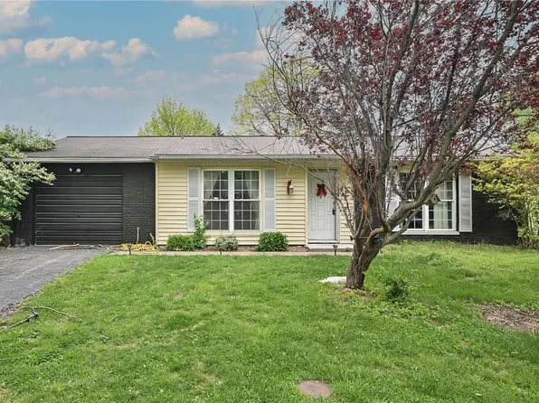 161 Ridgemoor Dr, Glen Carbon, IL 62034