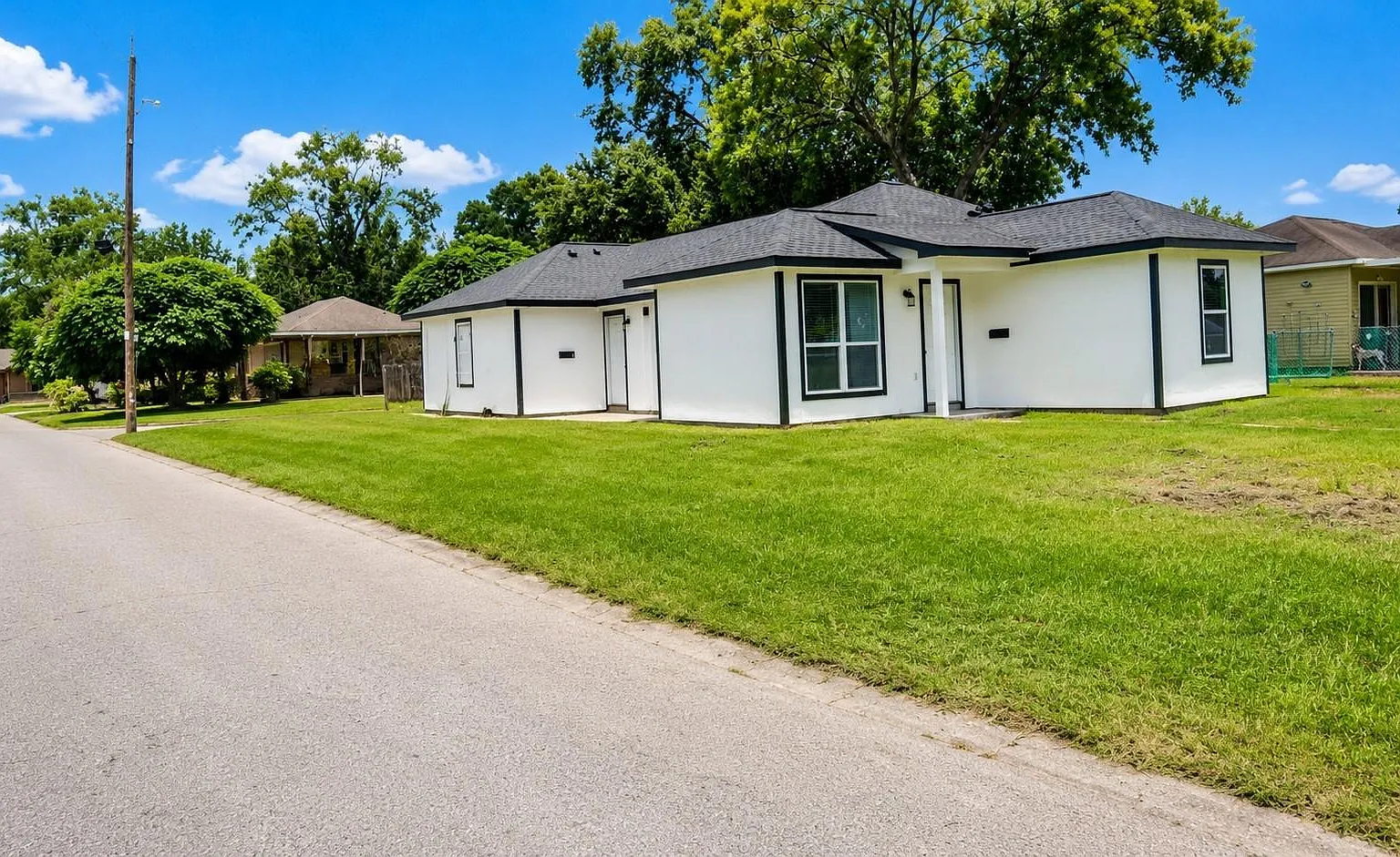 3 bed, 1.0 bath, 1450 sqft, $1,850 — Photo 3