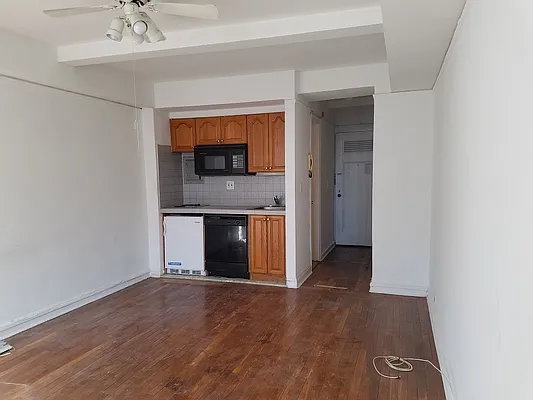 Rented by City Connections Realty | media 4