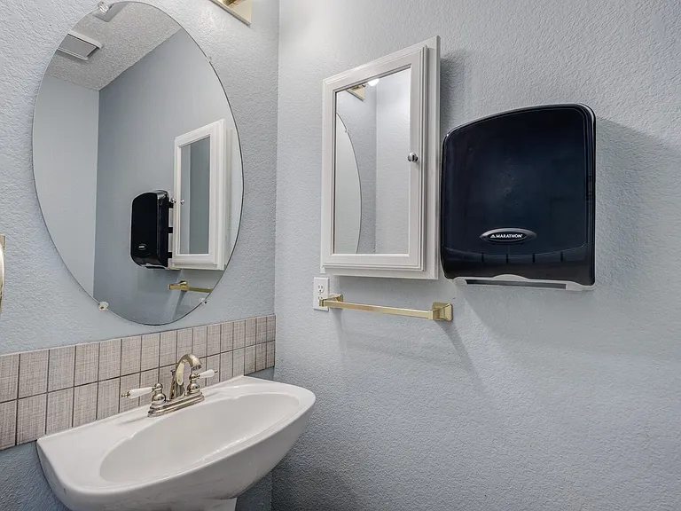 1726 Northampton Dr — Photo 14