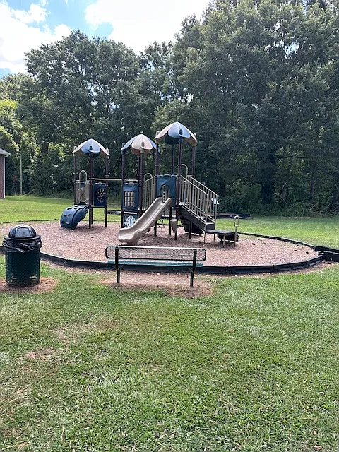 Clinton Manor — Photo 2