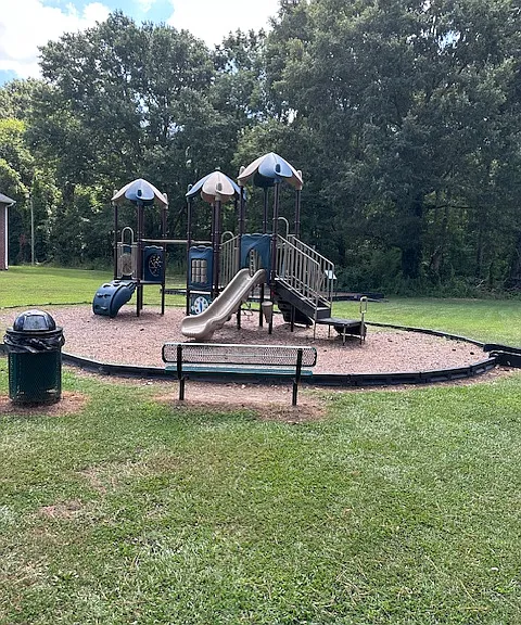 Clinton Manor — Photo 2