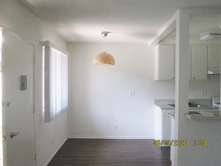 Lido Apartments - 3610 Midvale Ave — Photo 7