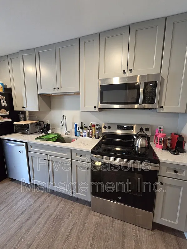 3 bed, 2.0 bath, 1152 sqft, $3,660 — Photo 2