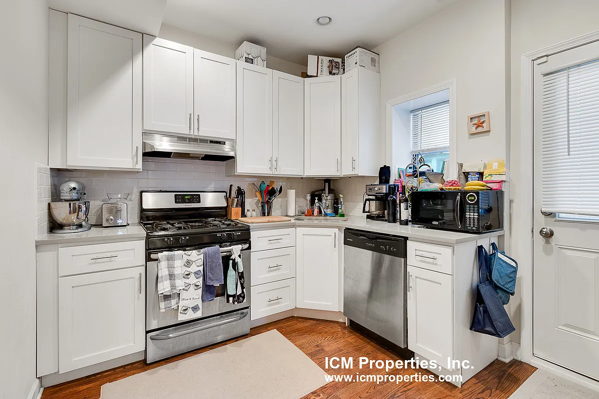 Building Photo - 4641 N Wolcott Ave #1
