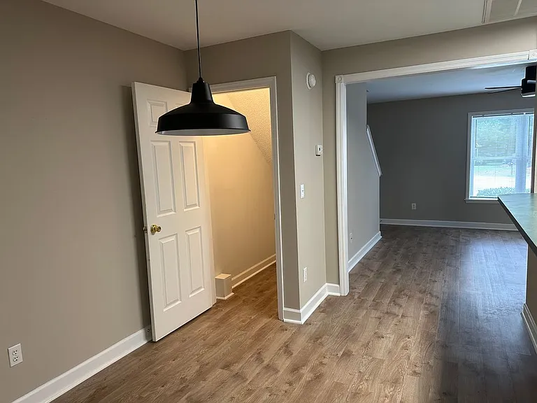 111B Laura Ln — Photo 6
