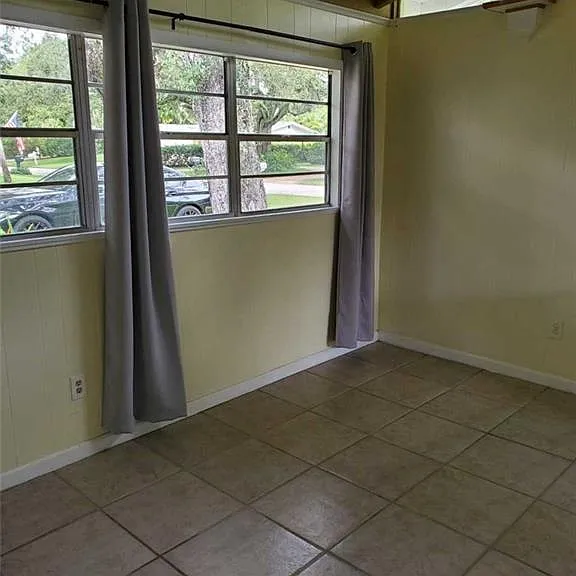 626 Gardenia Ln — Photo 5