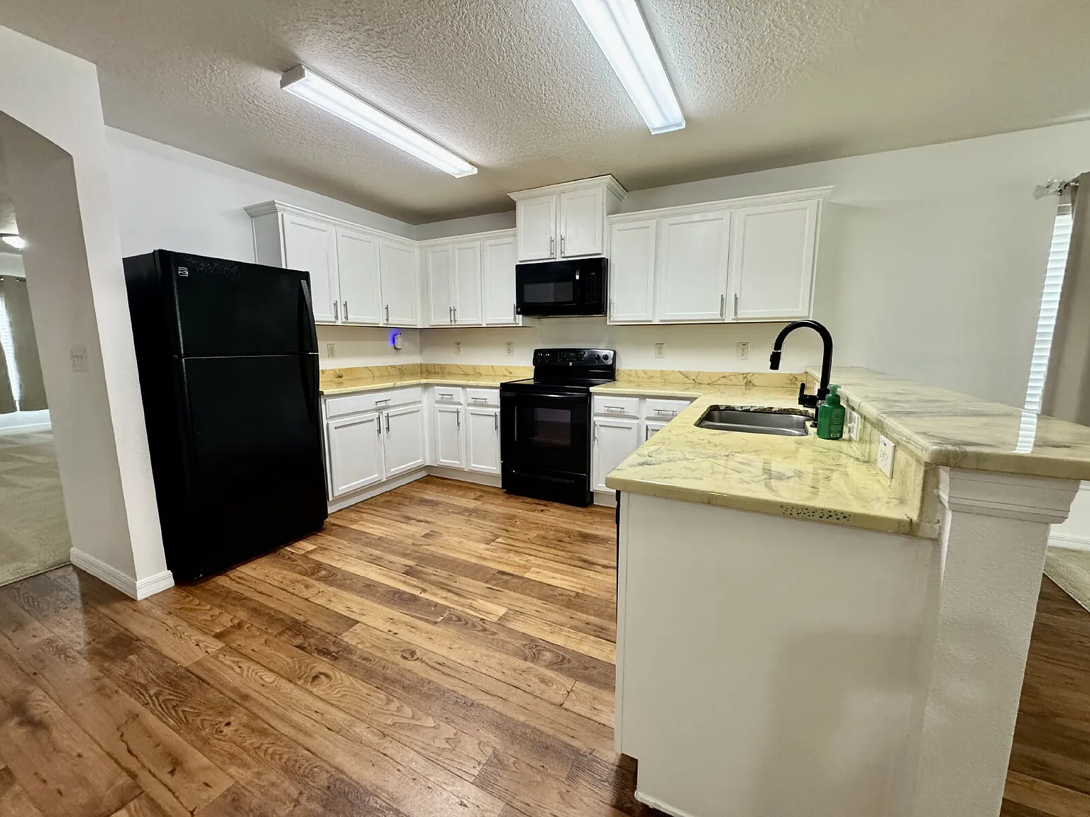 4 bed, 2.0 bath, 1851 sqft, $2,495 — Photo 3