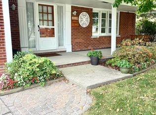 32208 Gainsborough Dr, Warren, MI 48088
