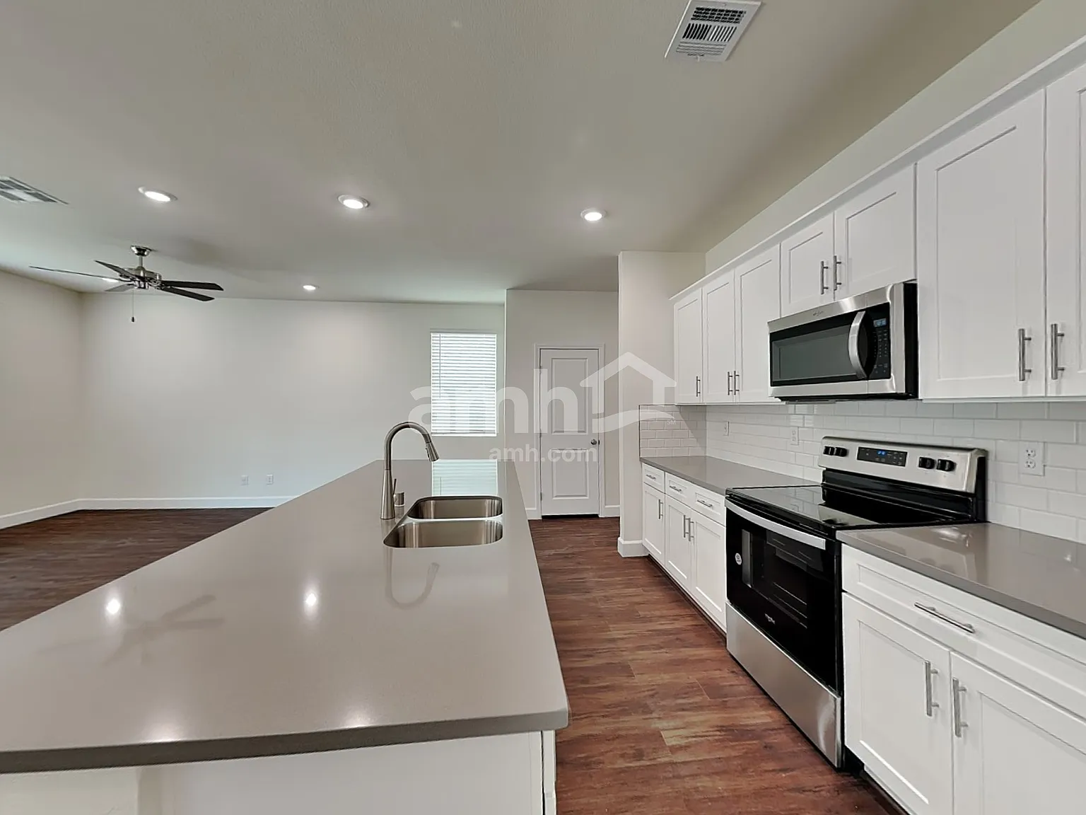 5 bed, 3.0 bath, 2407 sqft, $2,595 — Photo 4