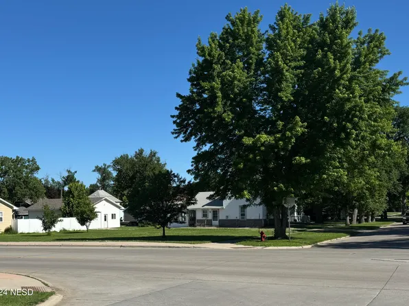 708 E 4th Ave, Milbank, SD 57252