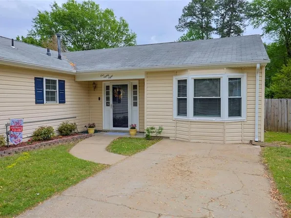 188 Bentley Dr, Newport News, VA 23602
