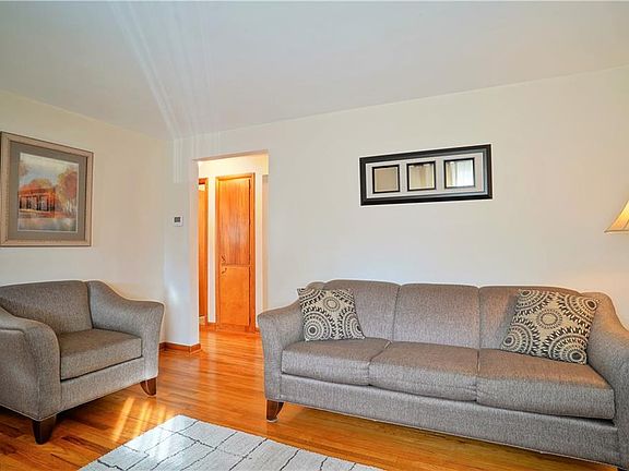4th image of 731 Roanoke Ave