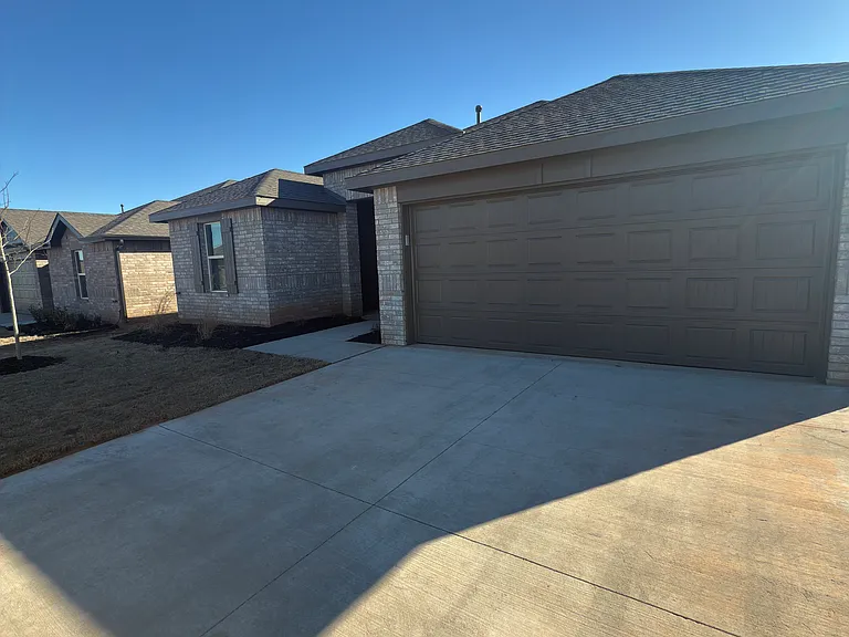 2924 Firefly Dr — Photo 2