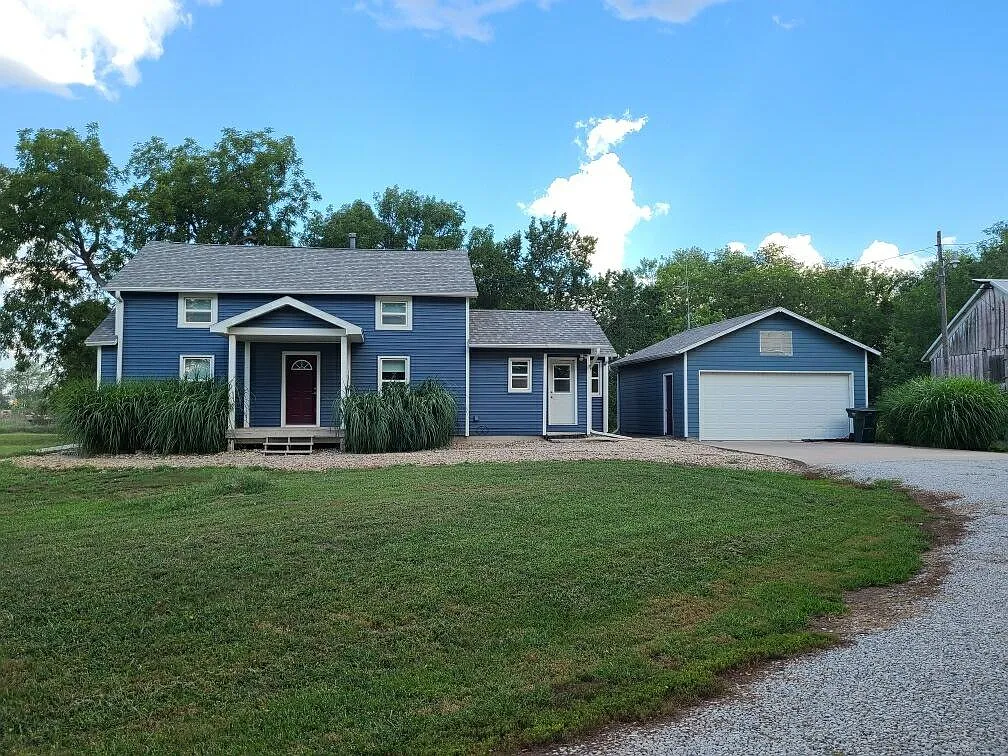 3 bed, 1664 sqft, $2,200 — Photo 1