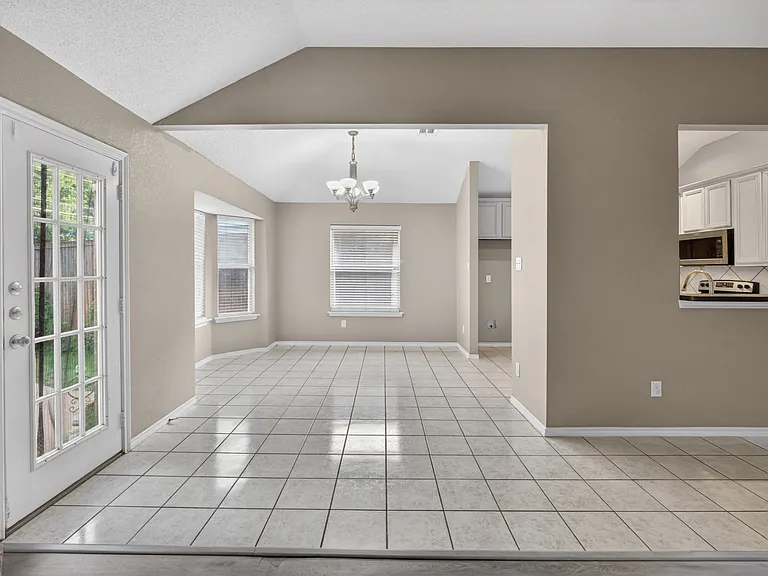1105 Hidden Glade Dr — Photo 8