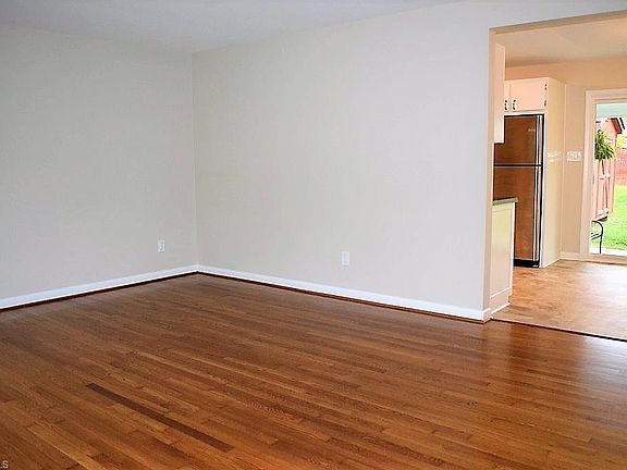 3rd image of 3228 Bernard St