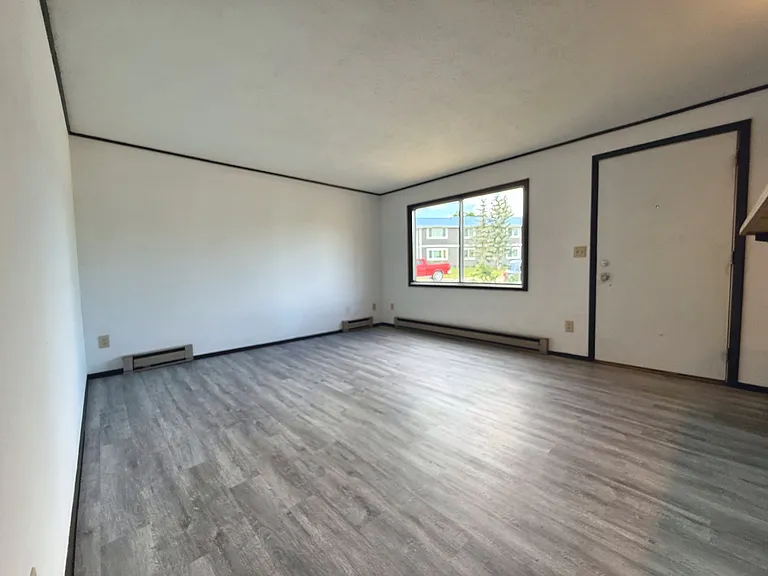 424 E State St #B — Photo 3