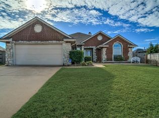 1132 Landmark Dr, Yukon, OK 73099